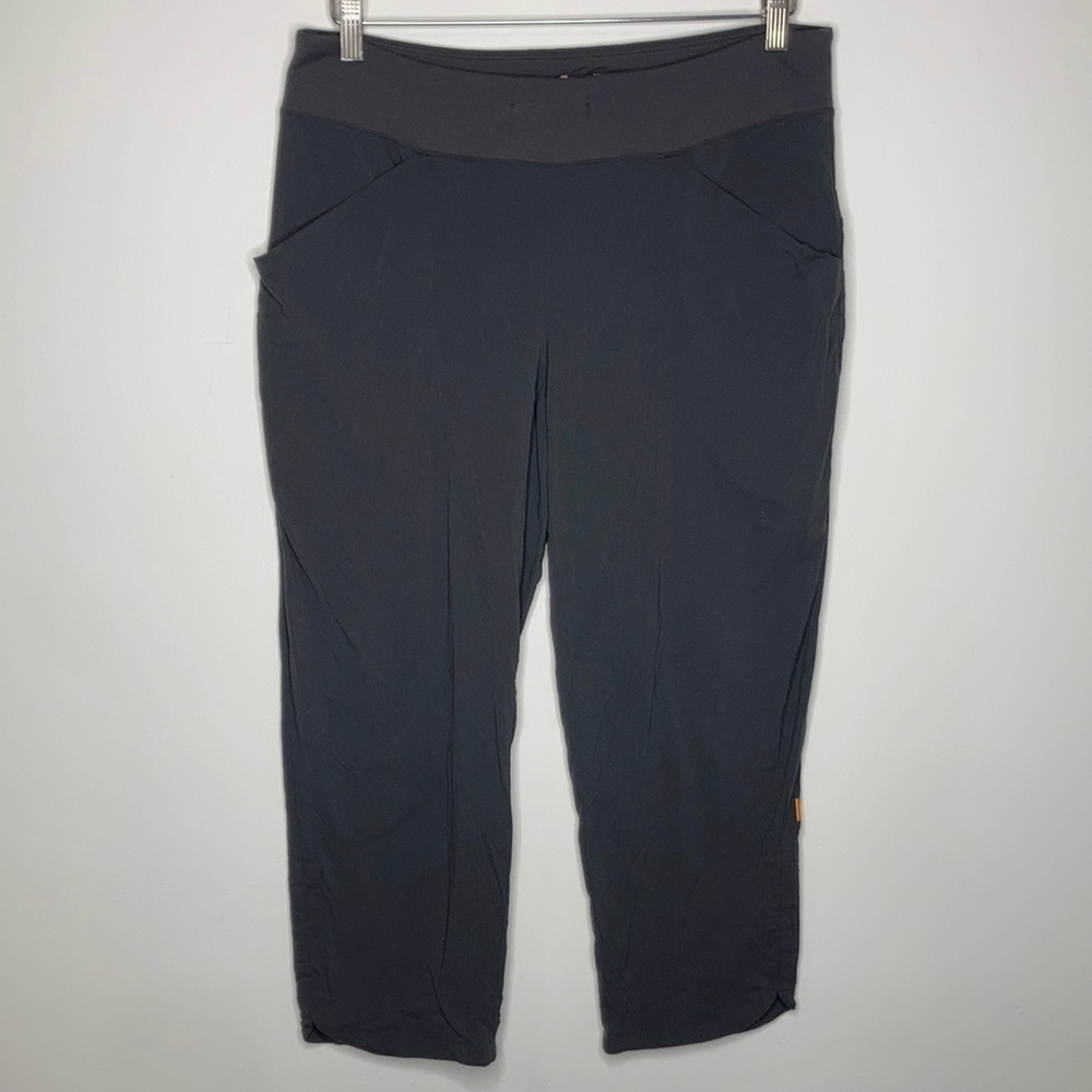 Lucy stretchy capri pants athletic size medium‎